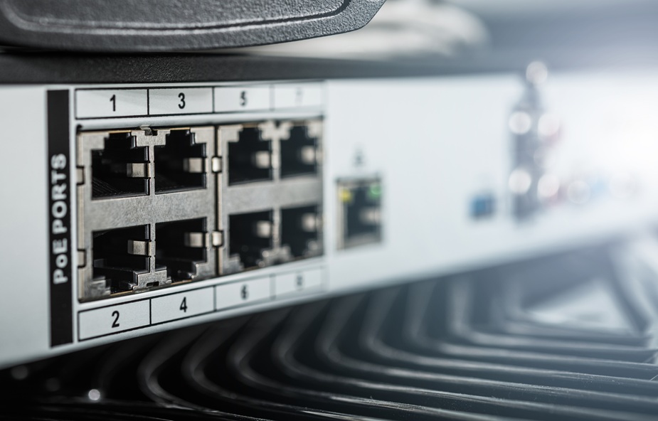 Milyen előnyökkel jár a POE switch használata Hikvision IP rendszerben?